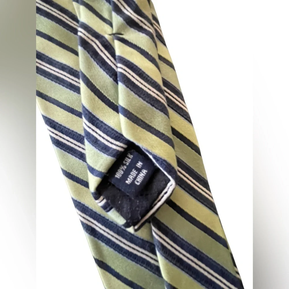 💚💛 Club Room 100% silk Striped Green and Blue Men's Tie. Beautiful!